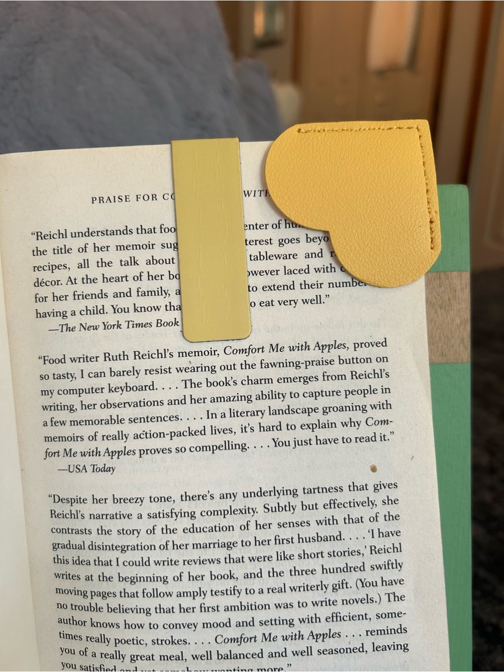 Ruth Reichl Paperback. Comfort Me with Apples. - Picture 2 of 4